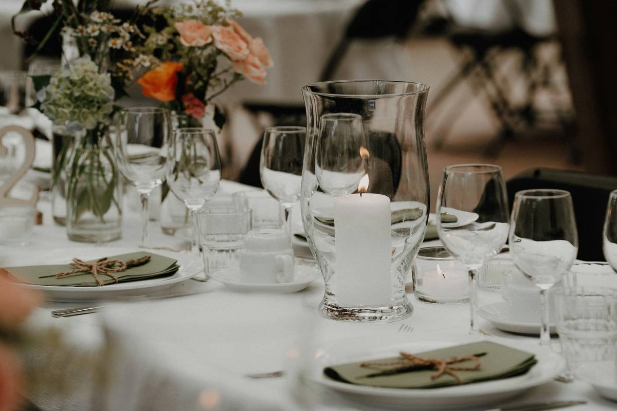 10 Simple Anniversary Home Decoration Ideas That Feel Luxe (Not Last-Minute)