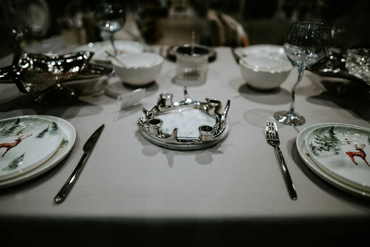 25th Anniversary Home Decoration Ideas That Celebrate Silver in Style