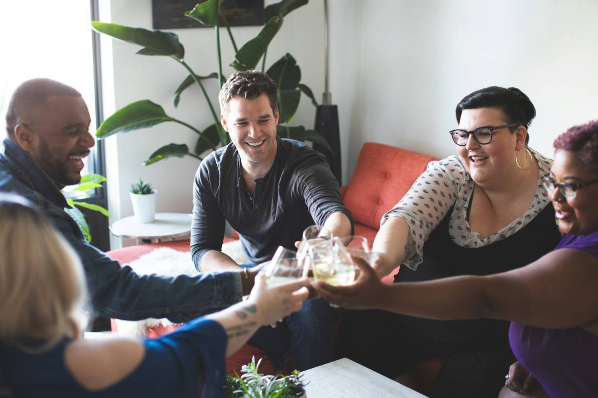 Infographic showing 78% of couples prefer intimate home celebrations over restaurants for anniversaries, with data from National Marriage Project 2023